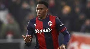 Balanzone dà una lezione di calcio a Pulcinella