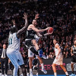 Virtus corsara a Cantù: 77-89