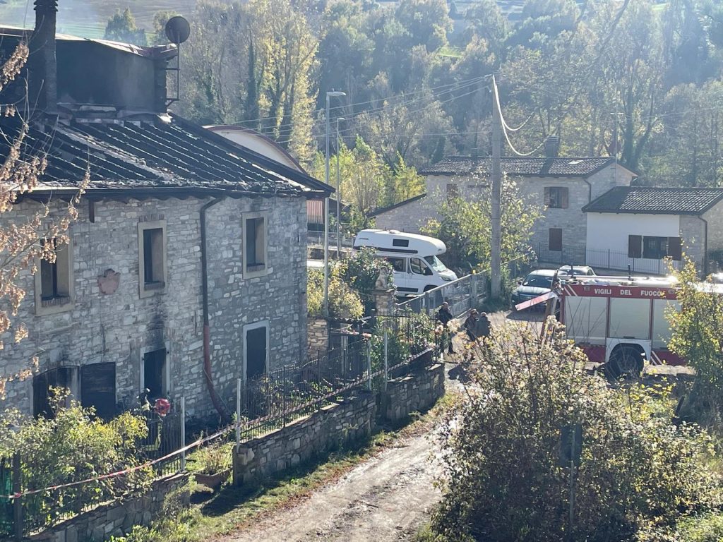 Casolare a fuoco a Monzuno, indagini in corso