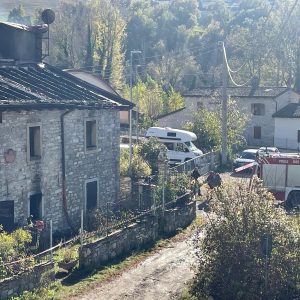 Casolare a fuoco a Monzuno, indagini in corso