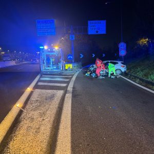 Incidente mortale in tangenziale: auto contro cuspide, muore automobilista di 54 anni