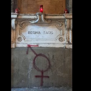 Imbrattata la Madonna della Basilica dei Servi