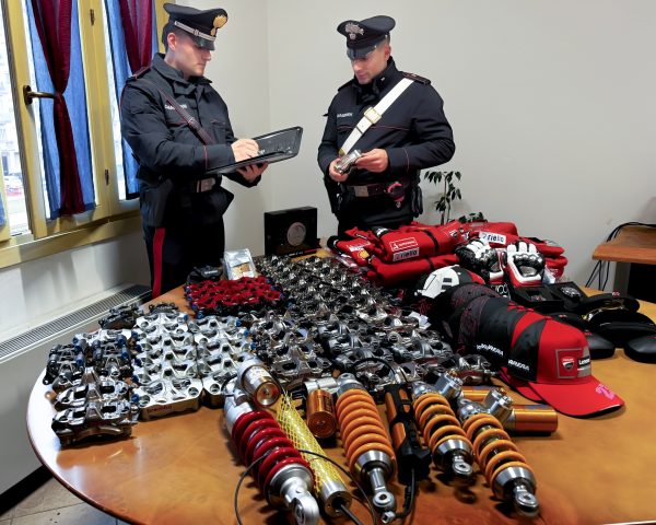 Ricambi per moto da corsa per 200mila euro rubati alla Ducati e recuperati dai carabinieri