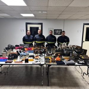 In autostrada con borse e abiti contraffatti, ‘falsario’ intercettato dalla Polstrada