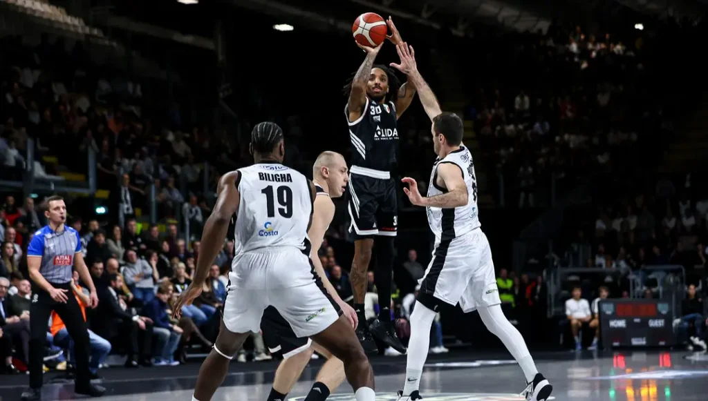 La Virtus travolge anche Derthona