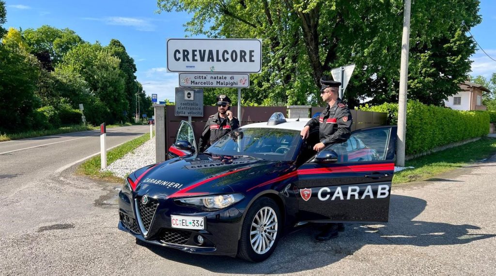 Crevalcore: 17enne lancia una pietra contro un’auto in transito