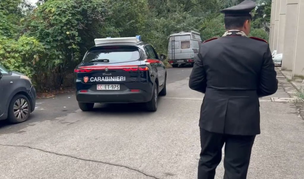 In casa proiettili, soldi e cocaina: 22enne arrestato in zona Casteldebole