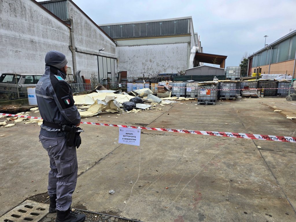 Deposito illegale di rifiuti pericolosi scoperto a San Pietro in Casale