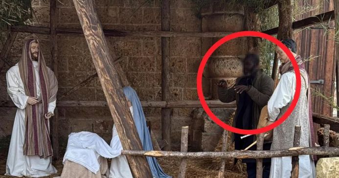 Si nasconde nel presepe fingendosi una statua: era ricercato dalla magistratura di Bologna