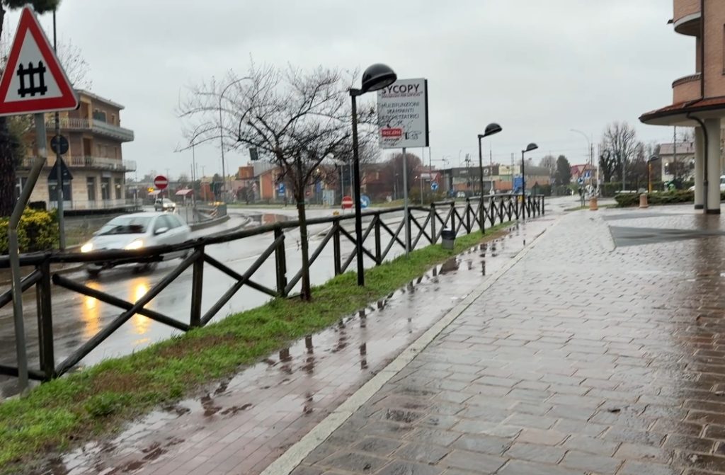 Bazzano, uomo trovato morto in strada. Indagini dei carabinieri