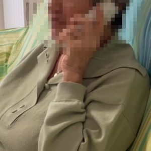 Suona alla porta e millanta di essere un poliziotto: novantenne derubata di 500 euro