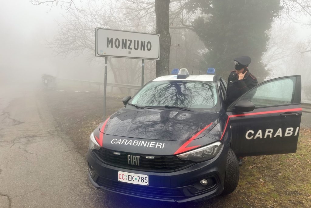 Monzuno, rubano un’auto e finiscono fuori strada: due giovani arrestati