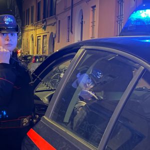 Violenta aggressione vicino a Porta Mascarella, donna buttata a terra in un tentativo di rapina