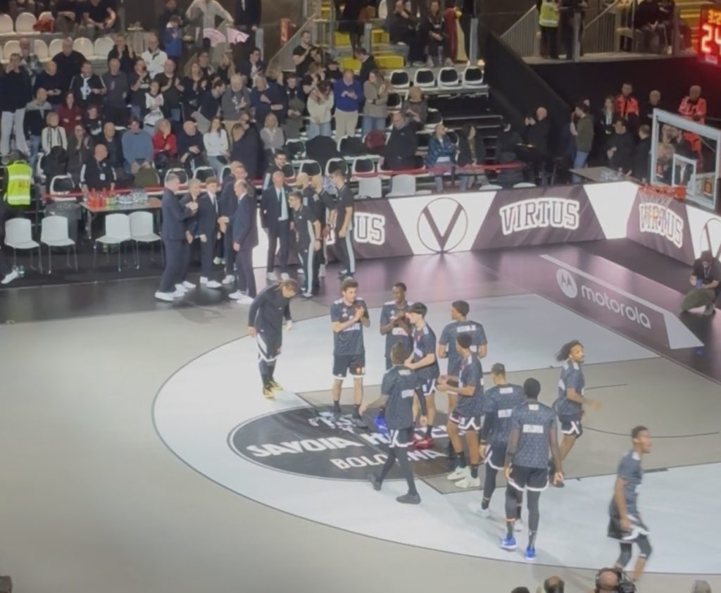 La Virtus ci prova, ma i Campioni d’Europa del Fenerbhaçe vincono 80-85