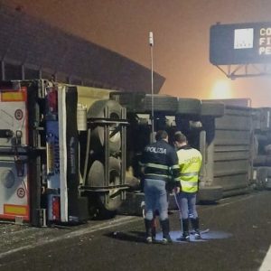 Incidente mortale sul raccordo di Casalecchio, la vittima è un camionista di 59 anni