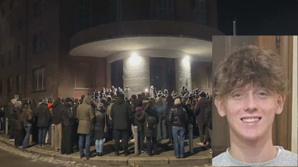 Fiaccolata davanti all’Istituto Righi, gli amici ricordano Giovanni Tamburi