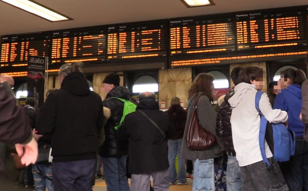 A Bologna Centrale ritardi dei treni in arrivo fino a 150 minuti
