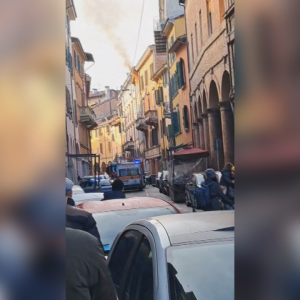 Incendio in un appartamento di via Mascarella