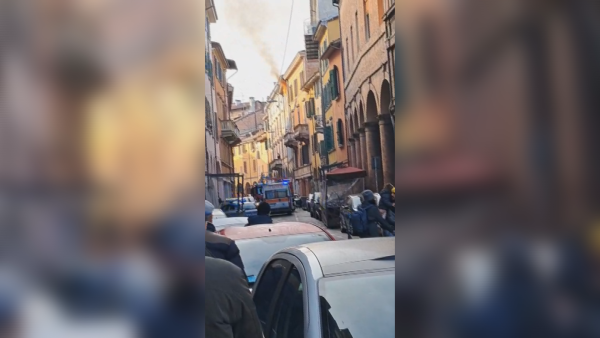 Incendio in un appartamento di via Mascarella