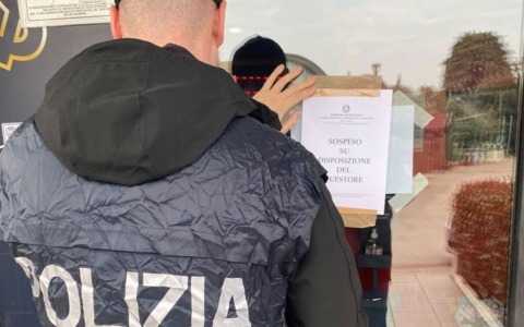 Sala slot a Castenaso faceva giocare fuori orario, licenza sospesa per 7 giorni