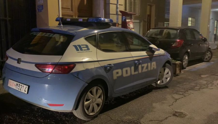 Tenta di svaligiare un appartamento in via Amendola mentre la proprietaria è in casa, arrestato dalla polizia
