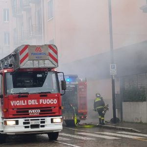 Incendio in via del Rondone a Bologna, nessun ferito