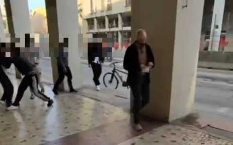 Rissa con un machete in via Matteotti, arrivano i carabinieri ma i litiganti scappano