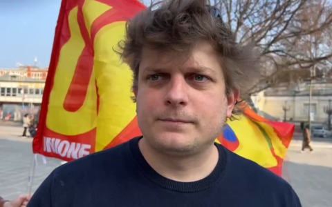 Presidio dei rider in piazza XX settembre