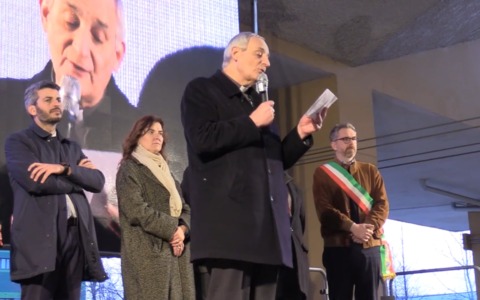 Piovono bombe ma da Bologna messaggio di pace