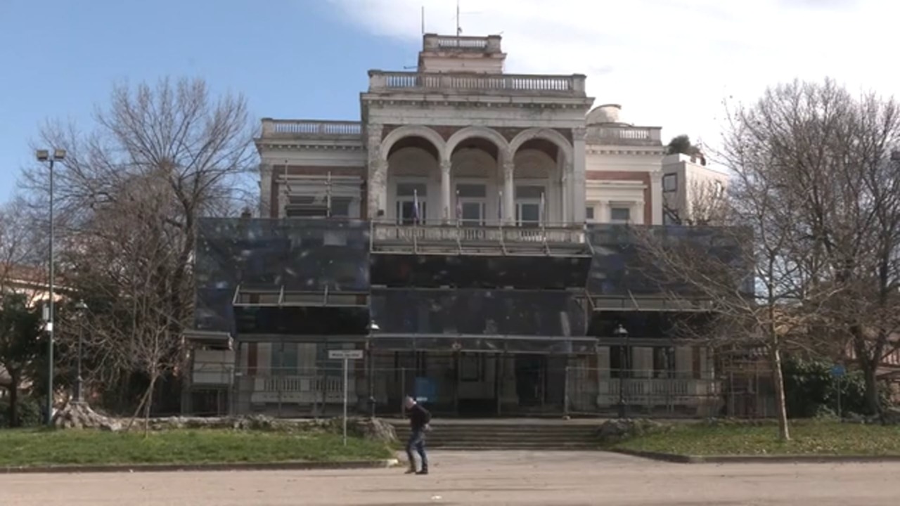 Palazzina Liberty ai Giardini Margherita, un degrado che dura 10 anni