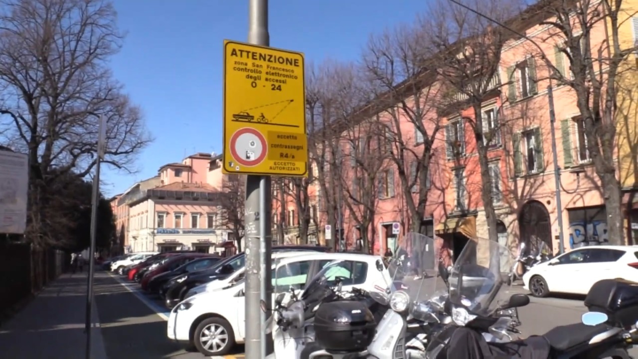 Un aiuto ai disabili che devono circolare in automobile