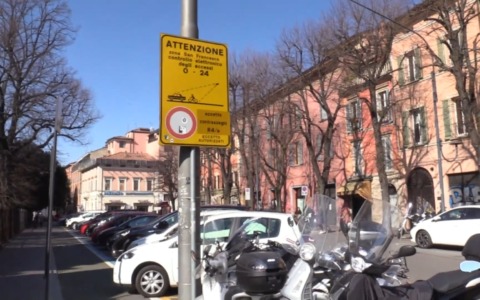 Un aiuto ai disabili che devono circolare in automobile