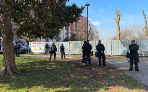 Taglio degli alberi per realizzare il museo “Futura”, tensione  al Pilastro