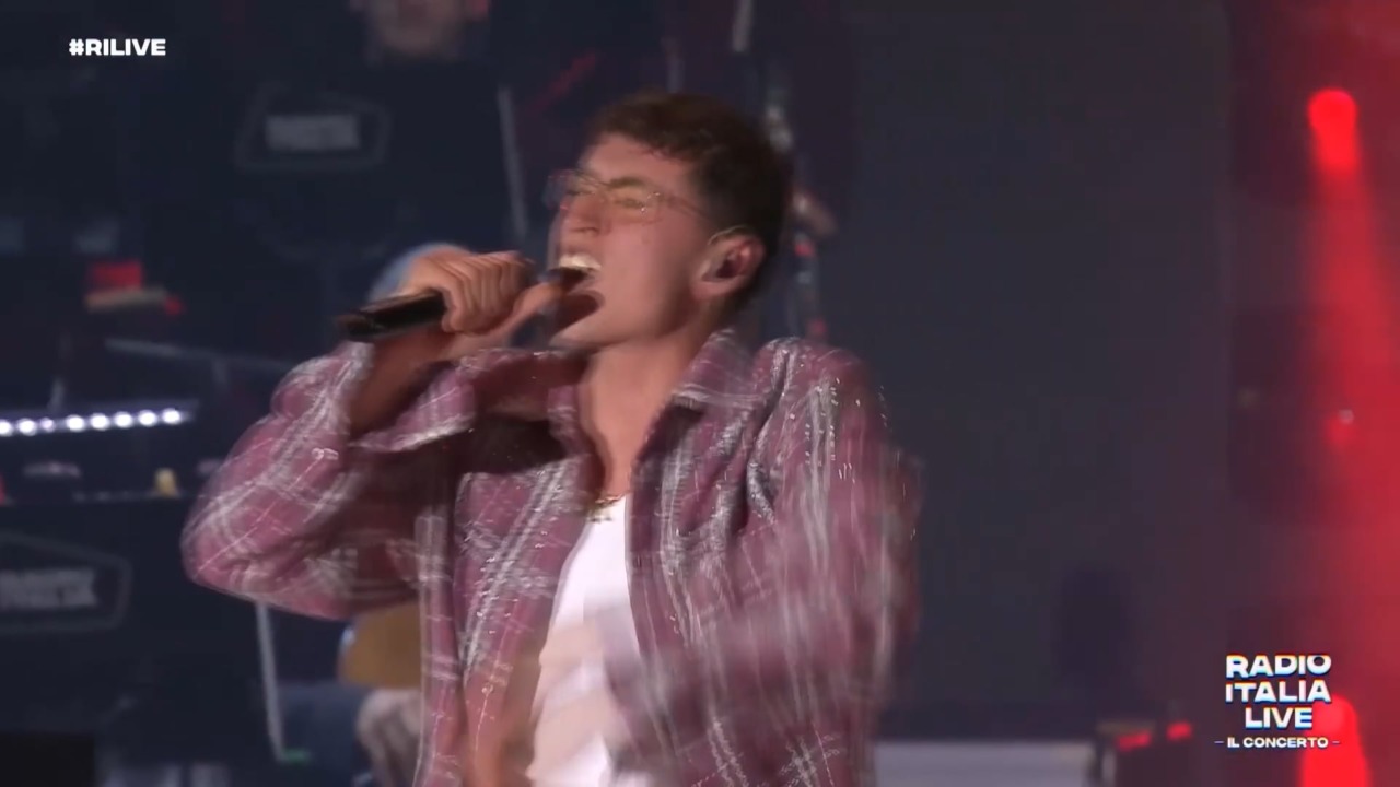 Stasera debutta sul palco di Sanremo anche Tredici Pietro, il figlio di Gianni Morandi