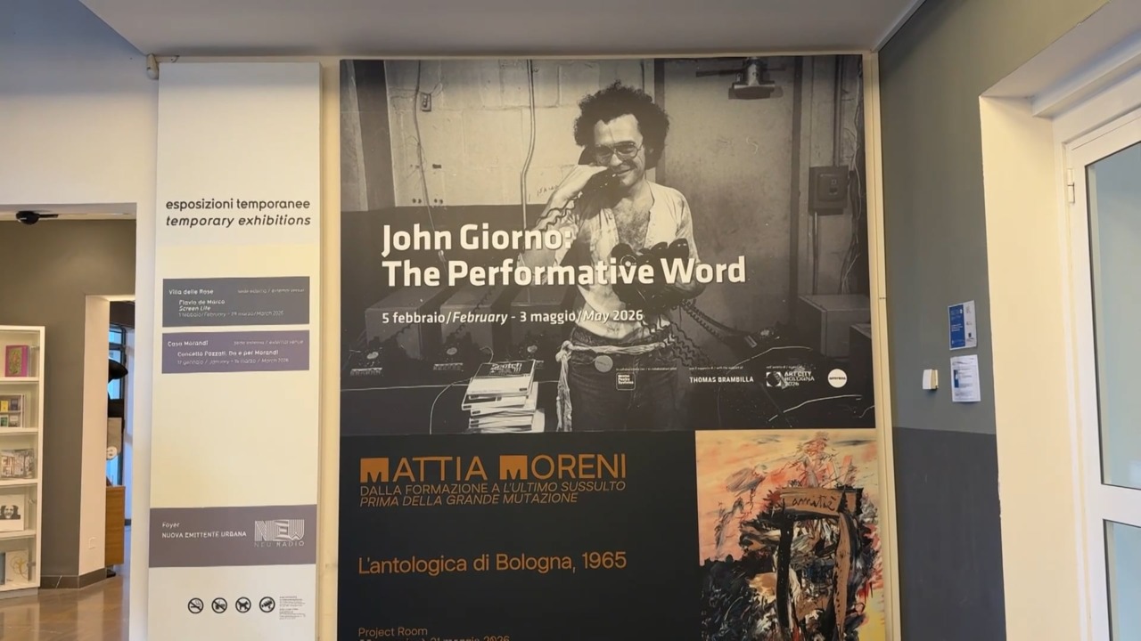 A Bologna la mostra su John Giorno, l’artista che ha infranto i confini della poesia