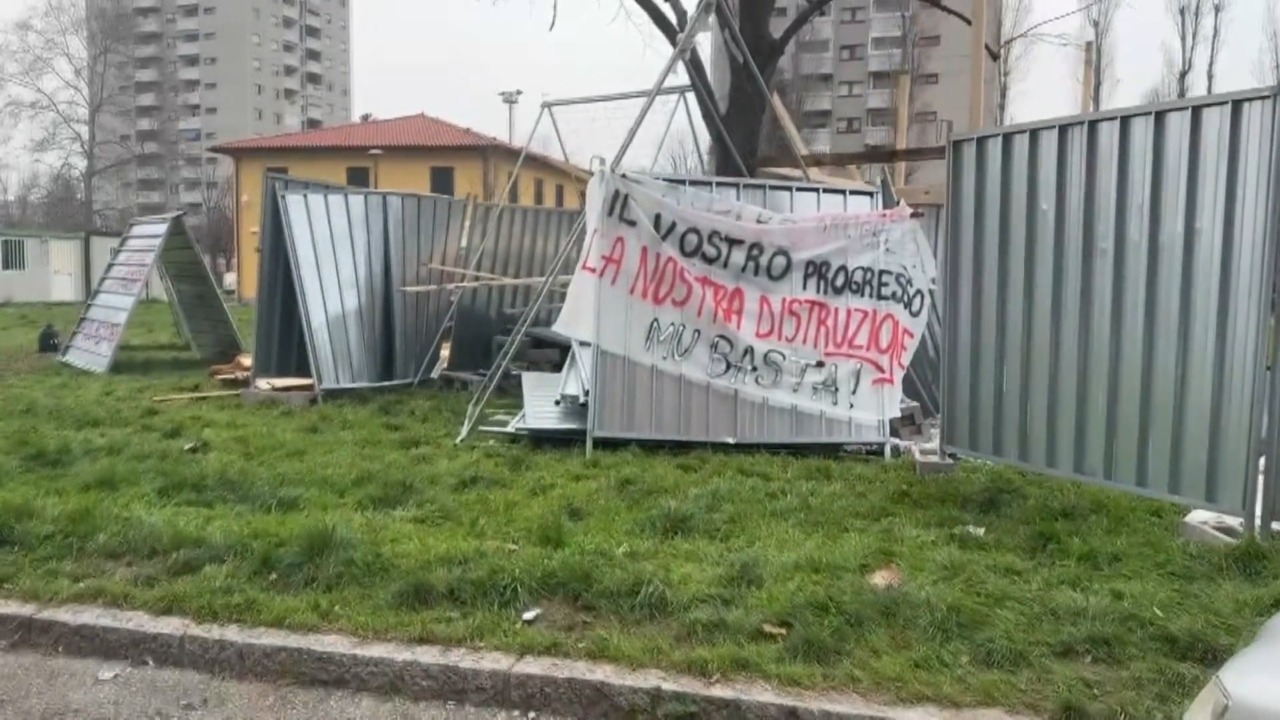 Pilastro, continua l’occupazione del parco da parte degli attivisti