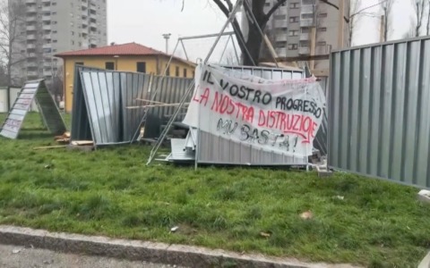 Pilastro, continua l’occupazione del parco da parte degli attivisti