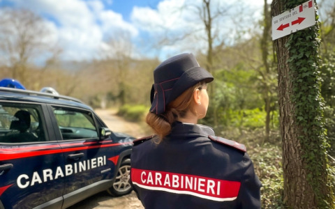 Uomo nudo segue e molesta due escursioniste lungo la Via degli Dei