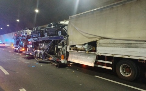 Incidente fra camion in galleria, un morto sull’Autosole a Sasso Marconi