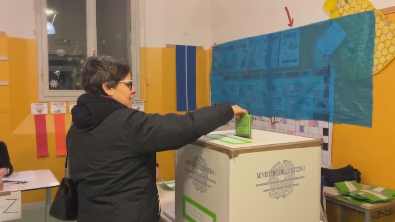 Referendum: l’Emilia-Romagna leader dell’affluenza, alle 23.00 al 53,7%. Bologna in testa con 57,2%