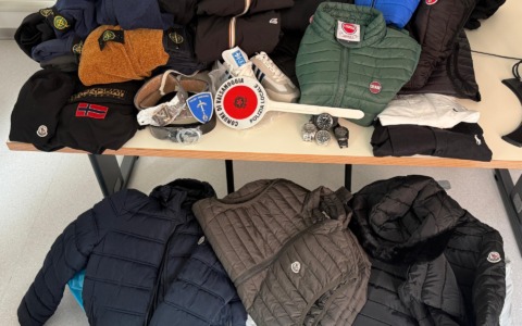 Valsamoggia: controllo in un’auto, la polizia locale sequestra abbigliamento con marchi contraffatti