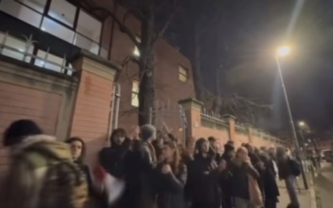 Collettivo aveva impedito l’evento sul referendum, 13 denunce