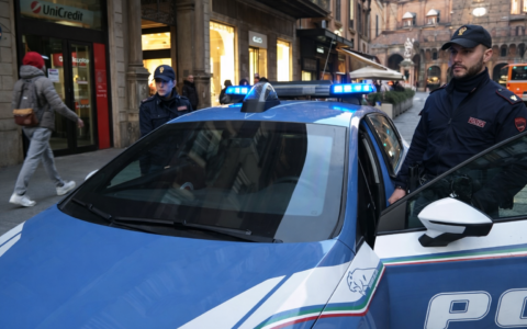 Aggressioni ai vigilanti per rubare nei negozi, due arresti in pieno centro