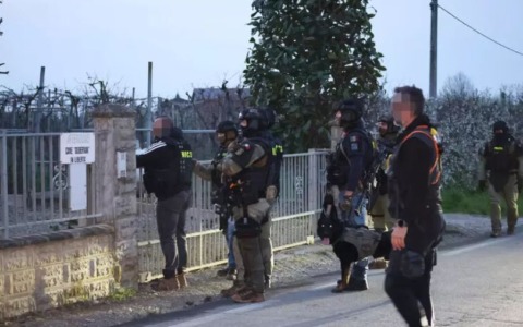 Assalto sventato a un portavalori partito da Bologna, 14 arresti nel Modenese