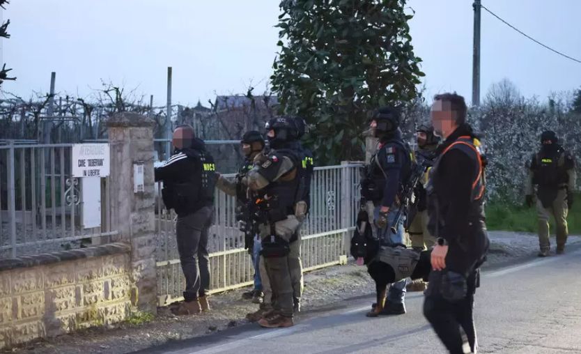 Assalto sventato a un portavalori partito da Bologna, 14 arresti nel Modenese