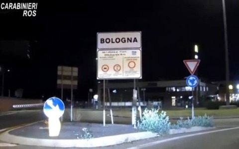 Progettavano strage a scuola, c’è un minore indagato anche a Bologna