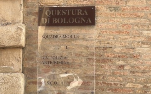 Molestie sessuali su quattro giovani allievi, arrestato maestro di arti marziali