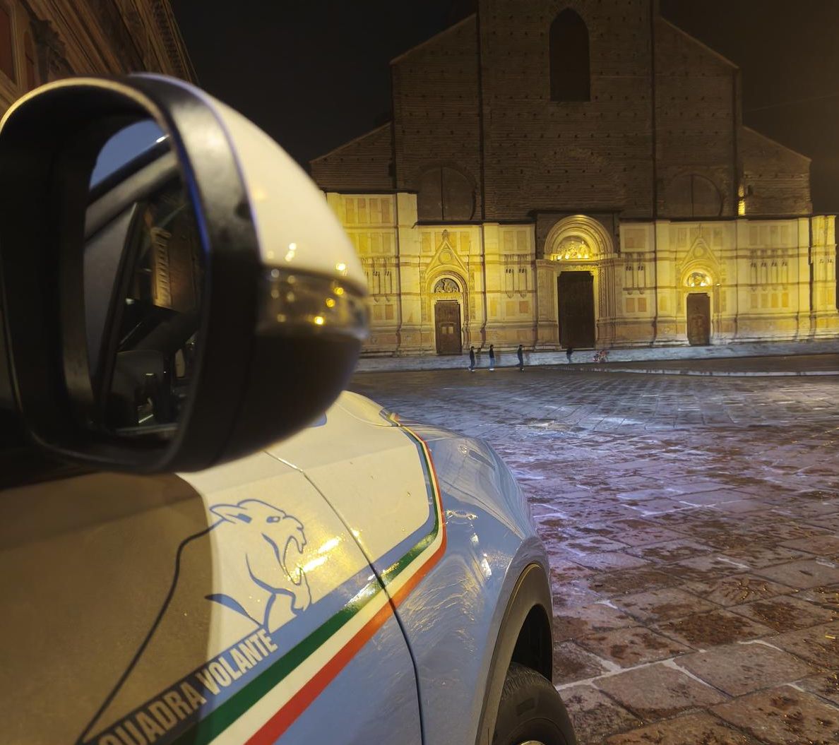 Sventata rapina in un negozio in via delle Moline