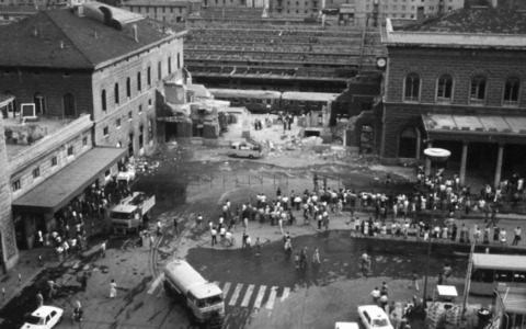 A ognuna delle 85 vittime della strage alla stazione sarà intitolato un luogo di Bologna