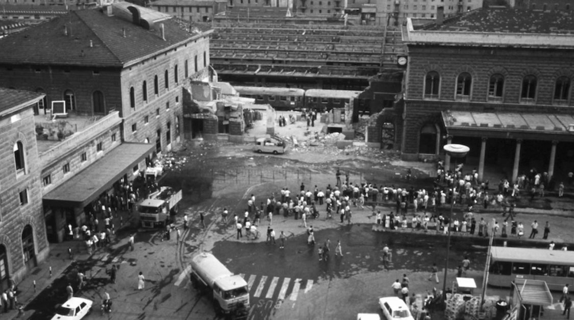 A ognuna delle 85 vittime della strage alla stazione sarà intitolato un luogo di Bologna